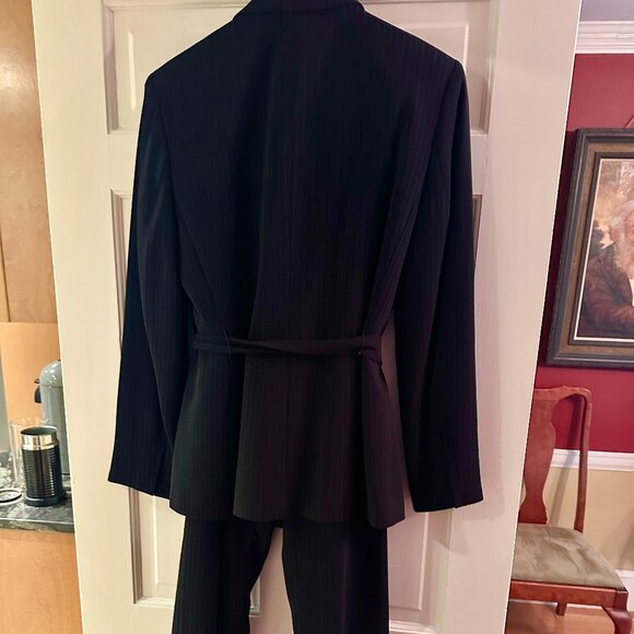 Tahari Wms Black fully lined 2 piece Pants Suit size 8 - Picture 8 of 14